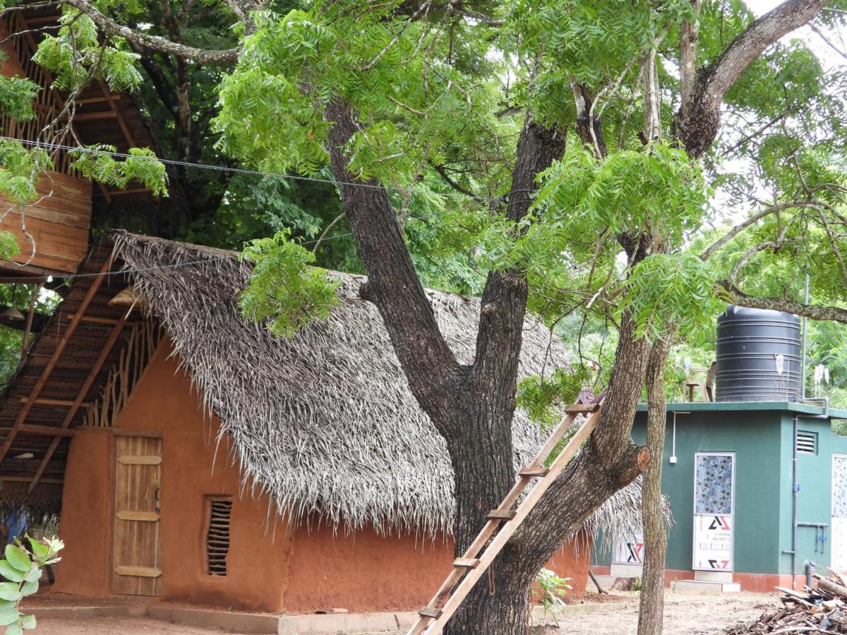 Yala Village Eco Tree House Lodge *