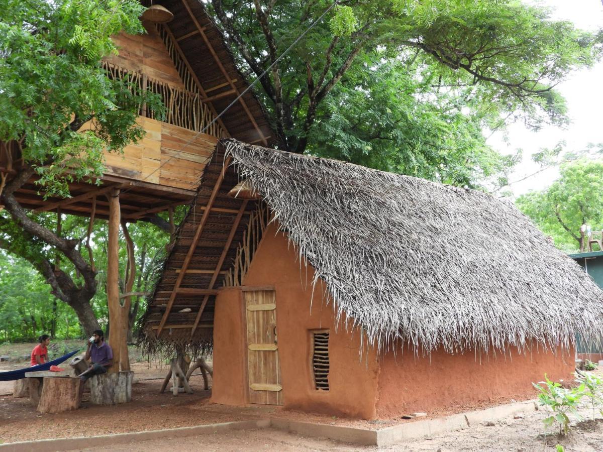Yala Village Eco Tree House Lodge *